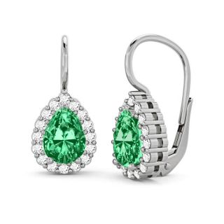 Smaragdový lesk, který nepřehlédnete ✨💚 Náušnice z bílého zlata se zářivým zirkonem v barvě smaragdu – šperk, který...